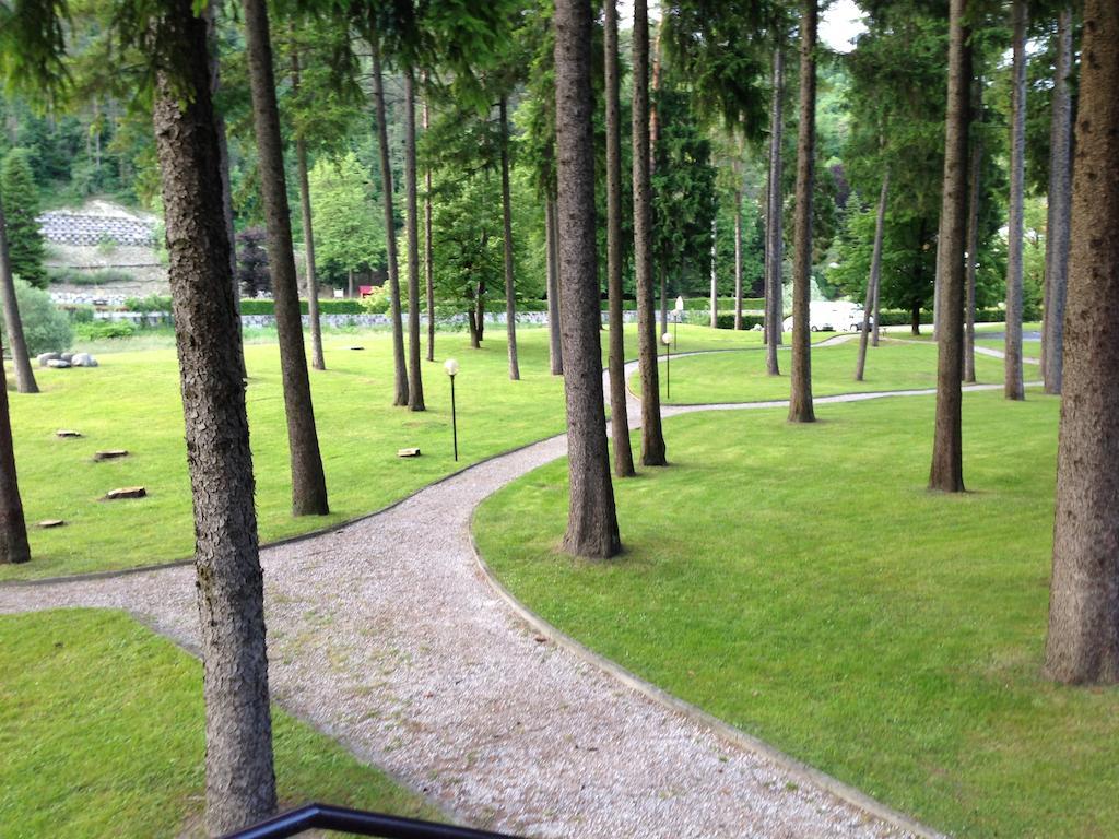 Residenza Finestra Sul Parco Apartamento Comano Terme Exterior foto