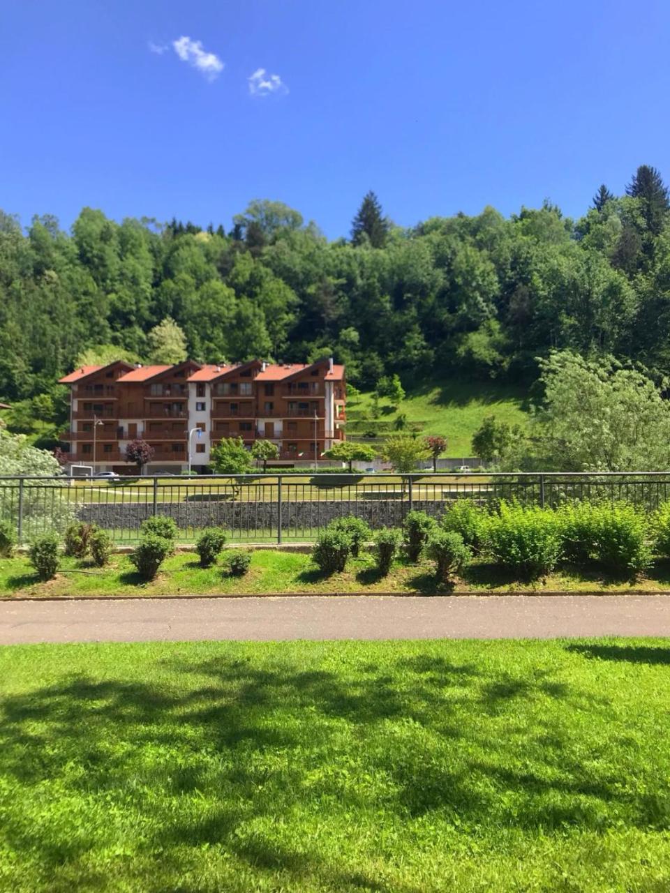 Residenza Finestra Sul Parco Apartamento Comano Terme Exterior foto